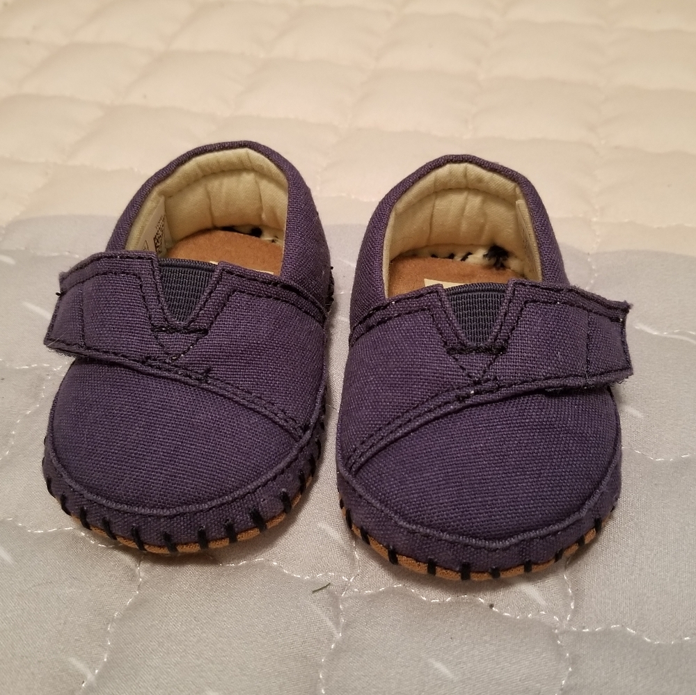 Toms Navy Blue Tiny Toms with Velcro. Size 1.